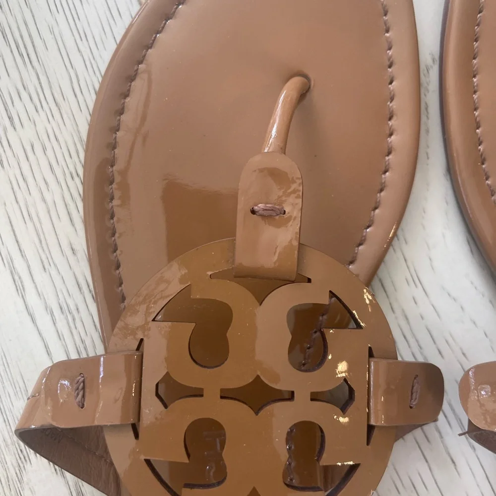 Tory Burch Tan Miller Sandals Iconic Glossy Patent Leather Design - Picture 9 of 10